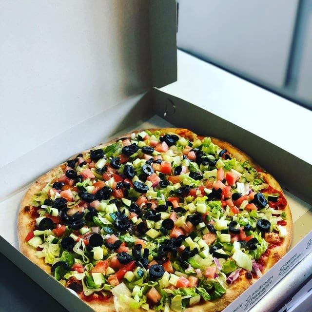 Salad Pizza.
